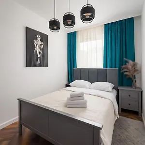 https://paukw-luxury-apartment.warsawhotelspoland.com